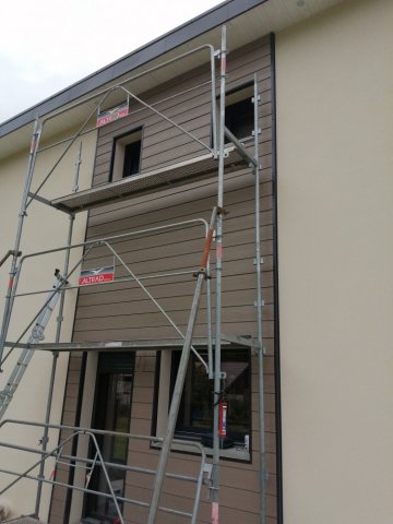 Pose et installation de bardage cédral sur une maison individuelle neuve près d'Albertville 