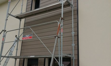 Pose et installation de bardage cédral sur une maison individuelle neuve près d'Albertville 